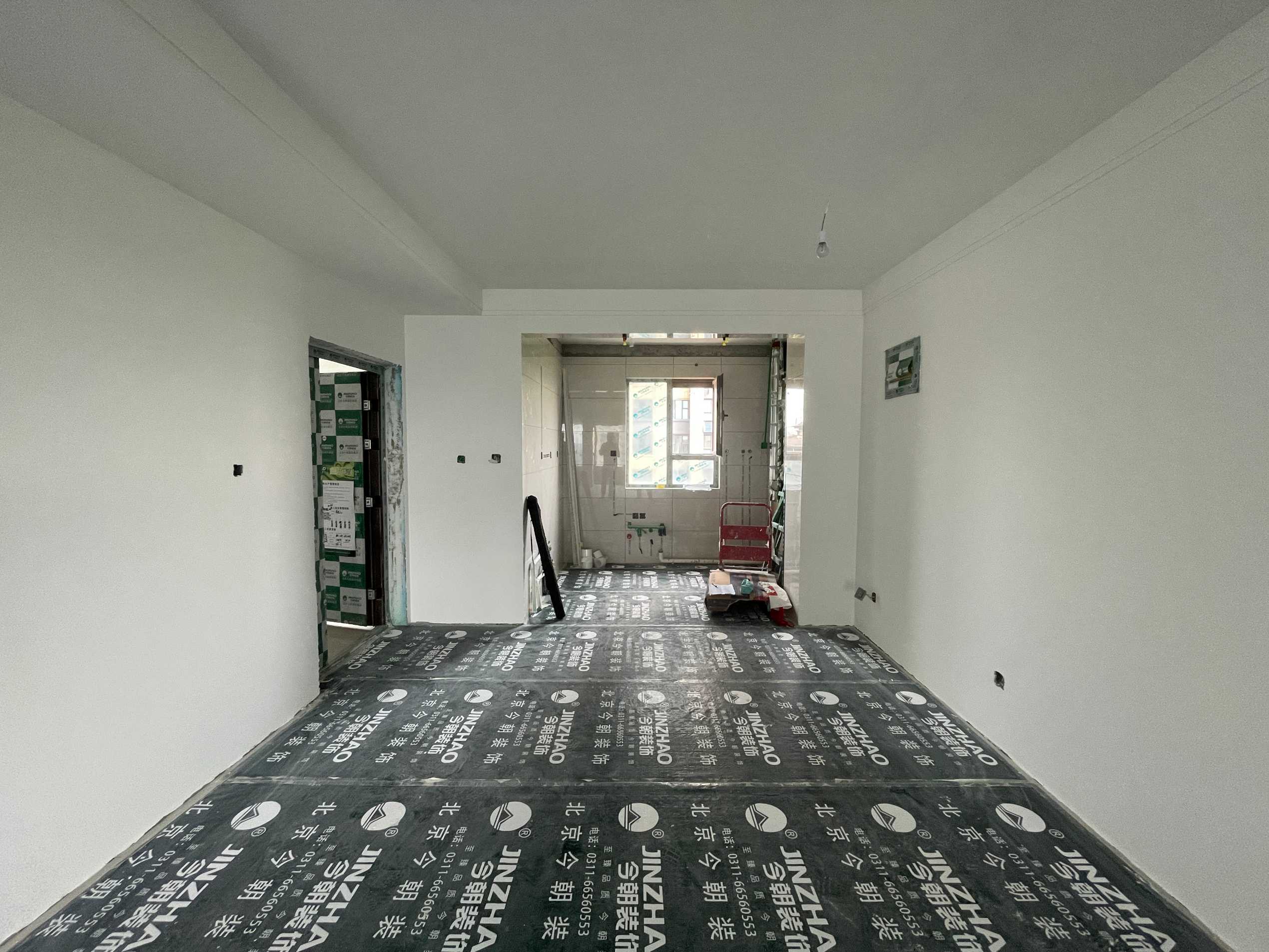 北京老房装修在施工地_君御华苑油工阶段