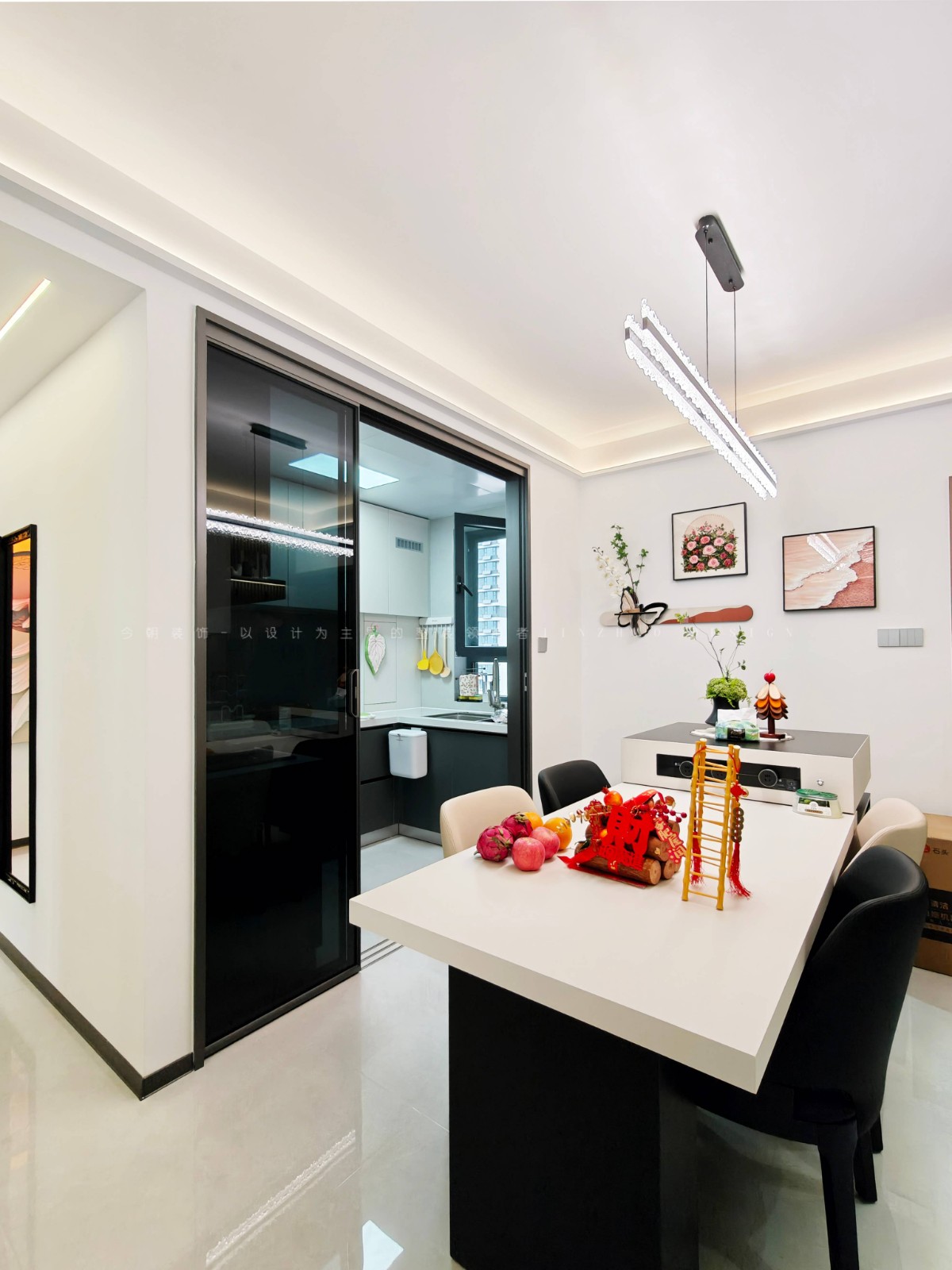 城发投云华现代简约风格餐厅装修效果图